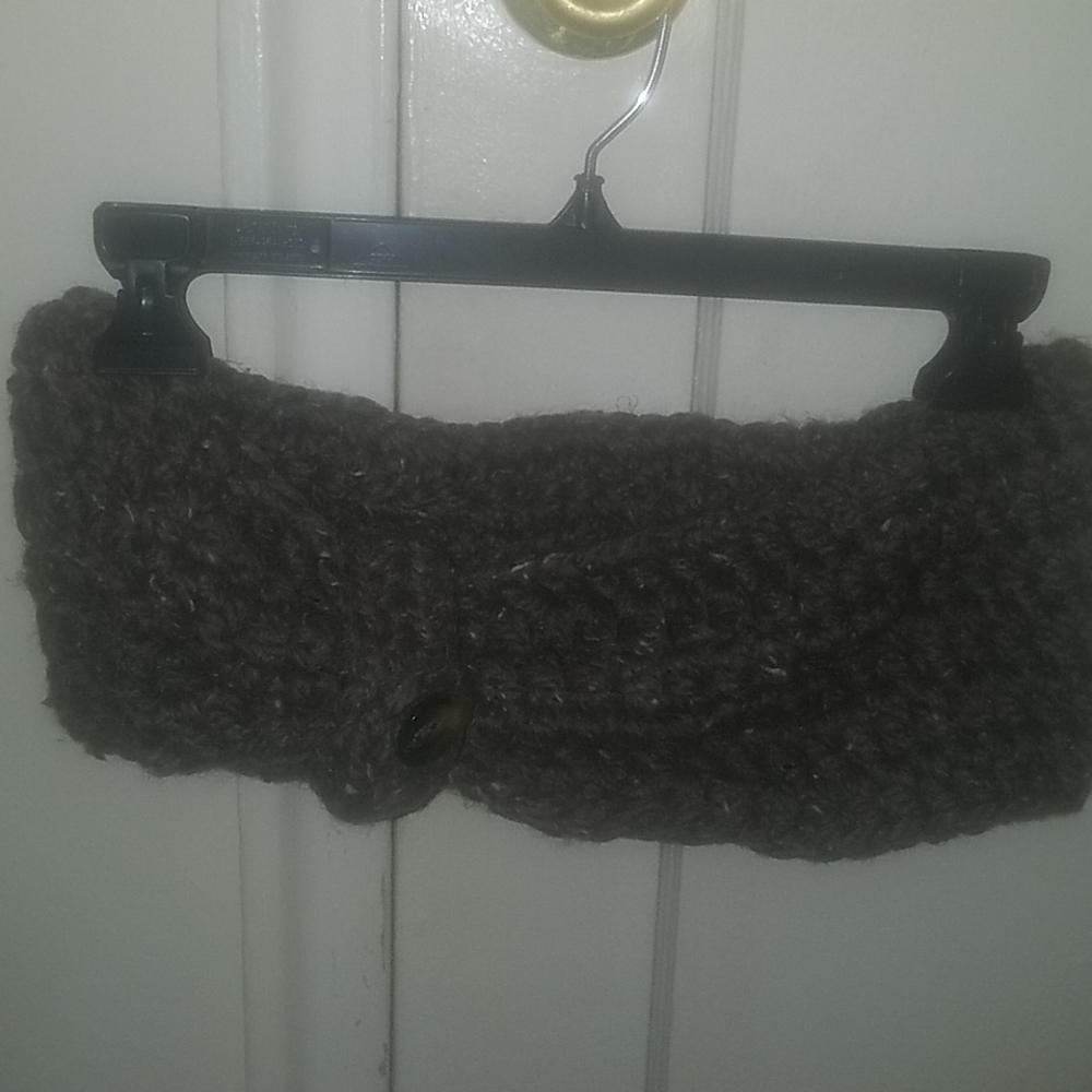 Neck warmer taupe color nice for fall/winter.